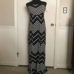 CLOSET CLEAN OUT! $8 strapless Summer Maxi - Size L